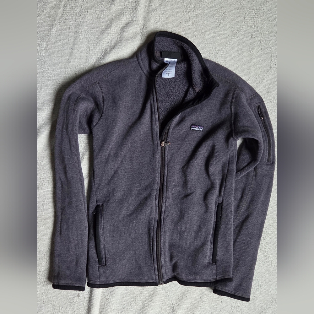 SOLD * Patagonia Womens Charcoal Zip-Up Sweater